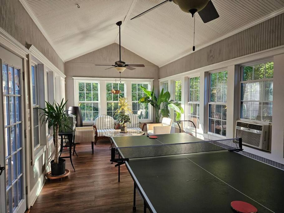 Sleeps16, Spacious Home, Close To Downtown, Beltline, And Walk To Restaurants, 75" Tv, 2 Person Jacuzzi, Ping Pong Atlanta Exterior photo